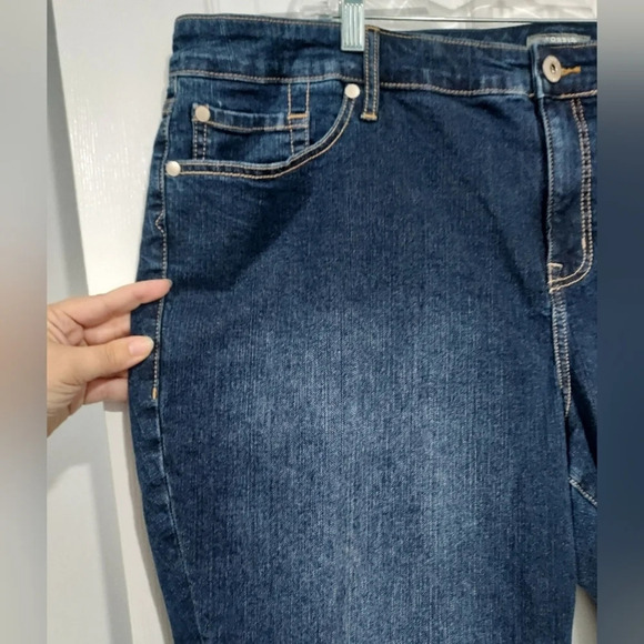 Torrid Dark Wash Mid-Rise Vintage Stretch Slim Boot Jeans in Size 24 S (Short) - Picture 2 of 13